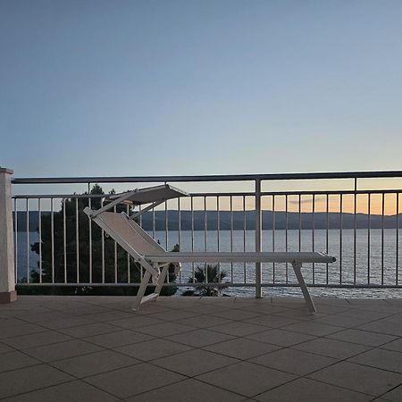 לוקבה Beach Apartments Mika מראה חיצוני תמונה