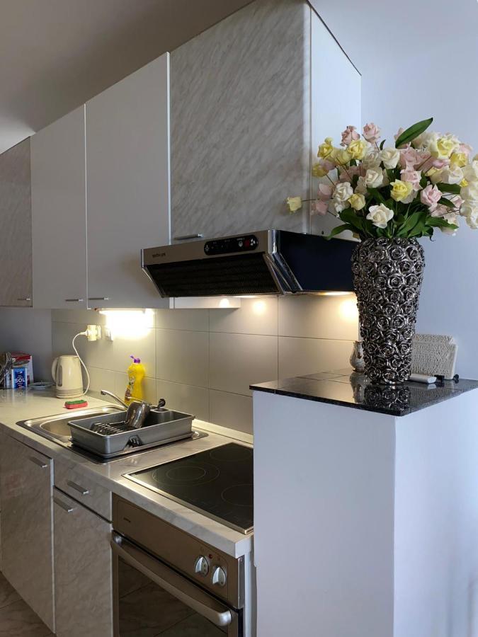 לוקבה Beach Apartments Mika מראה חיצוני תמונה