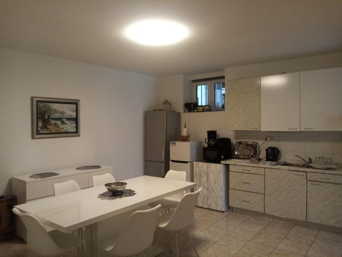 לוקבה Beach Apartments Mika מראה חיצוני תמונה